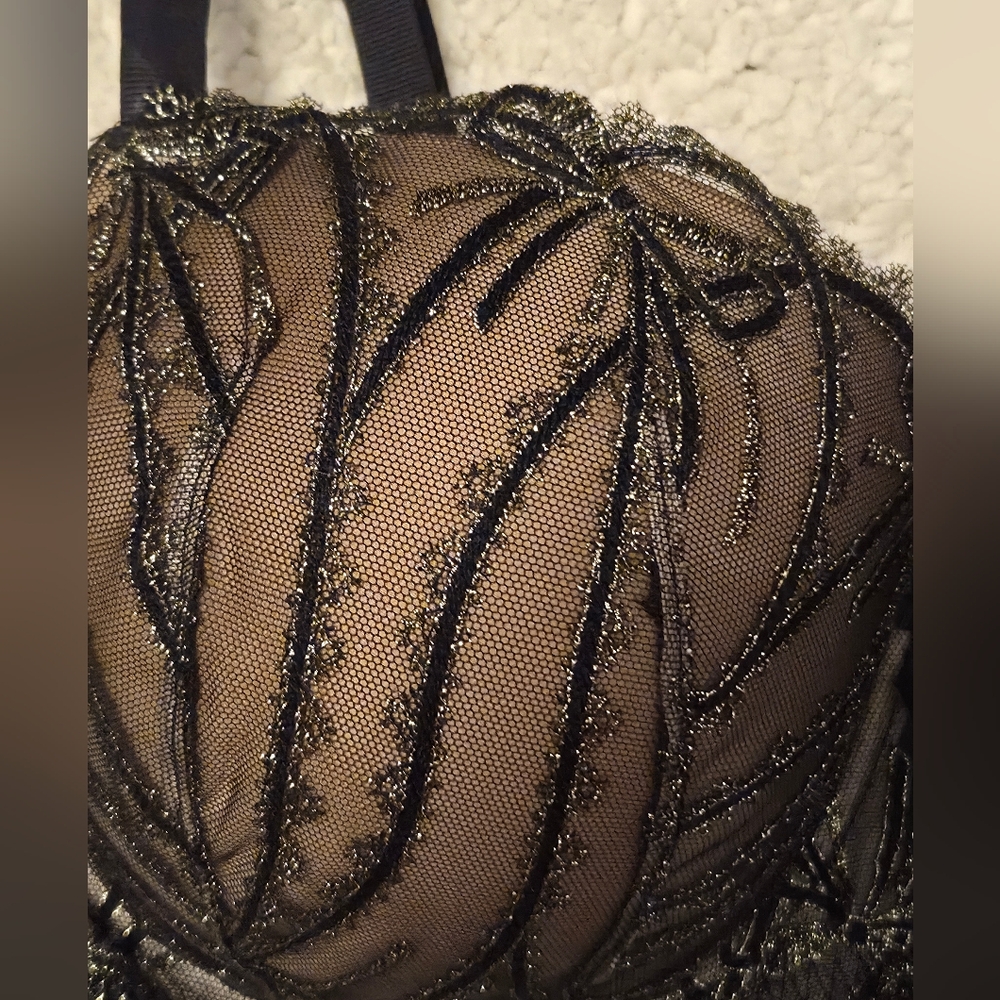Victoria's Secret Black and Gold Lace Bra - Picture 7 of 16